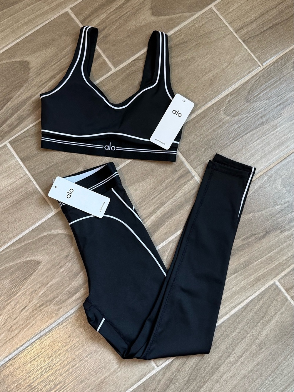ALO Yoga Black & White Piped Sports Bra and Legging Set Size Small